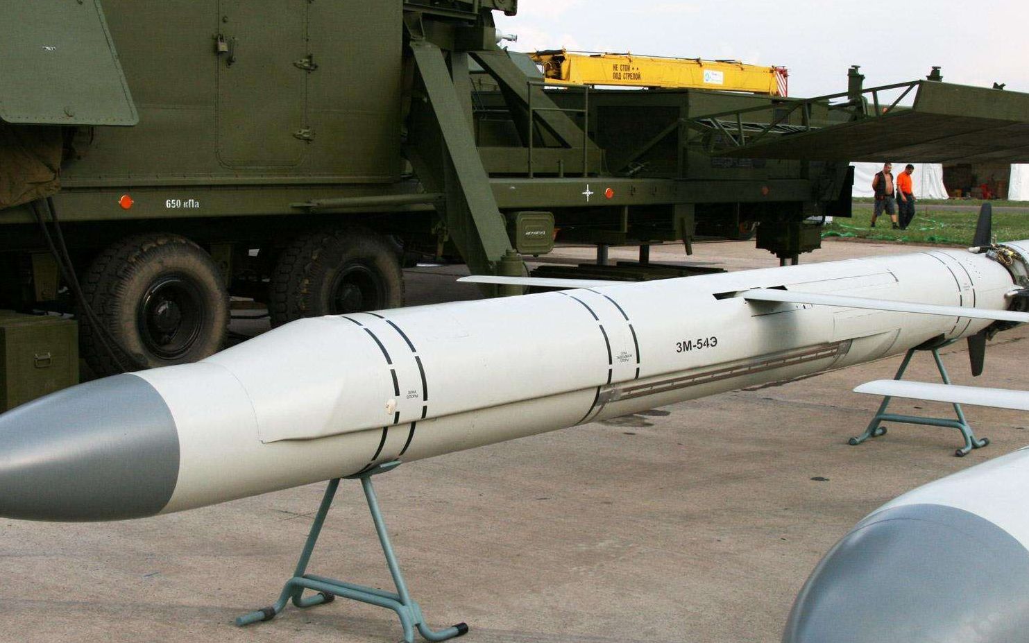 鹰击18堪称完美速度达3马赫540公里内攻无不克