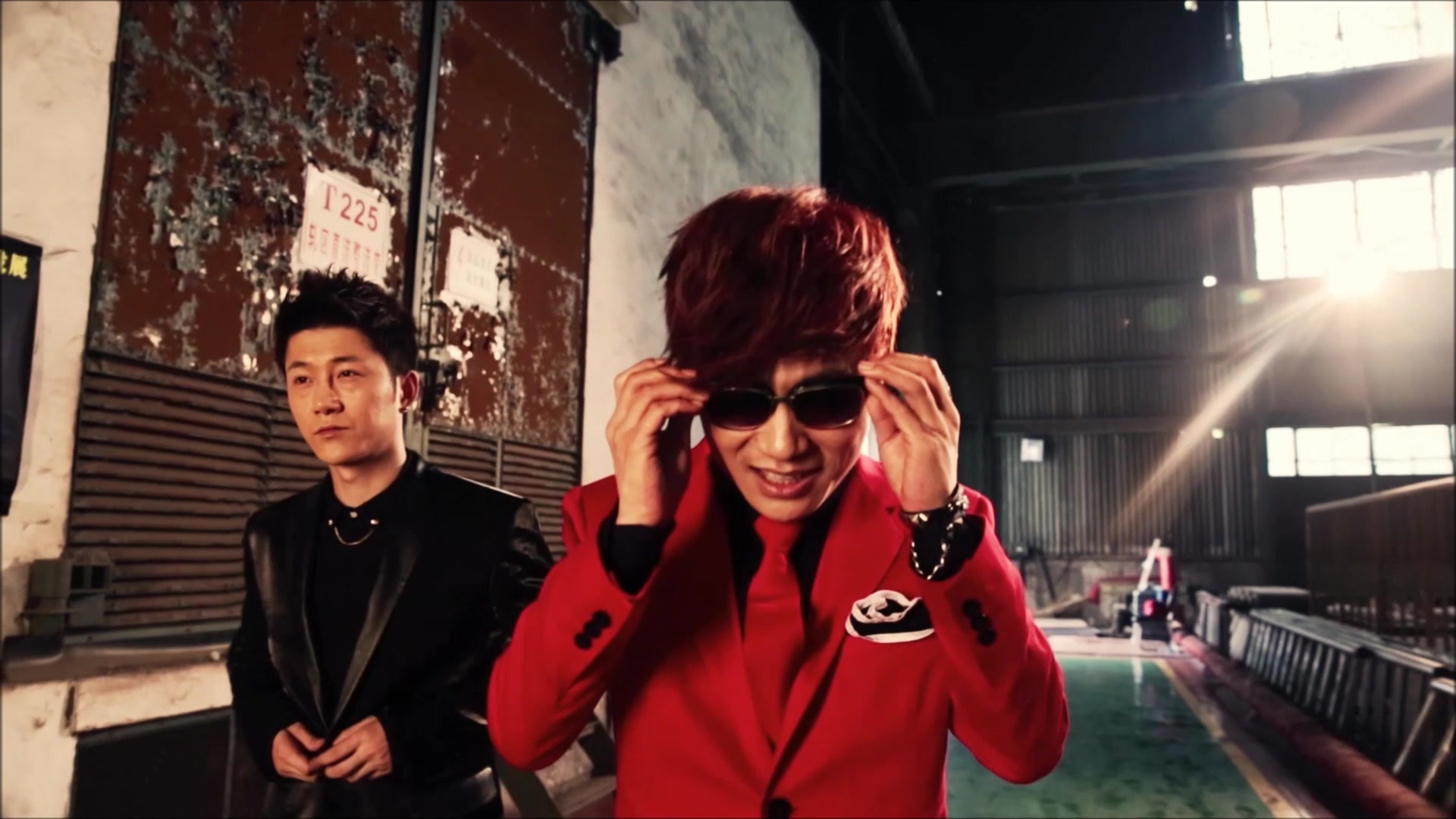 [阿里郎]金泽男solo mv《爱我的站左边》_哔哩哔哩 (゜-゜)つロ 干杯