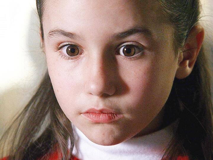 女孩天生阴阳眼,鬼魂都找她帮忙