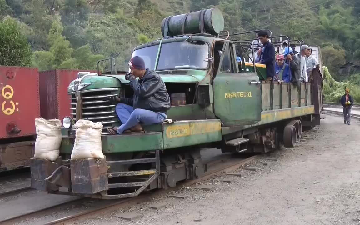 [图]【世界铁路】改造成轨道汽车的日野货车在缅甸南渡窄轨上运行