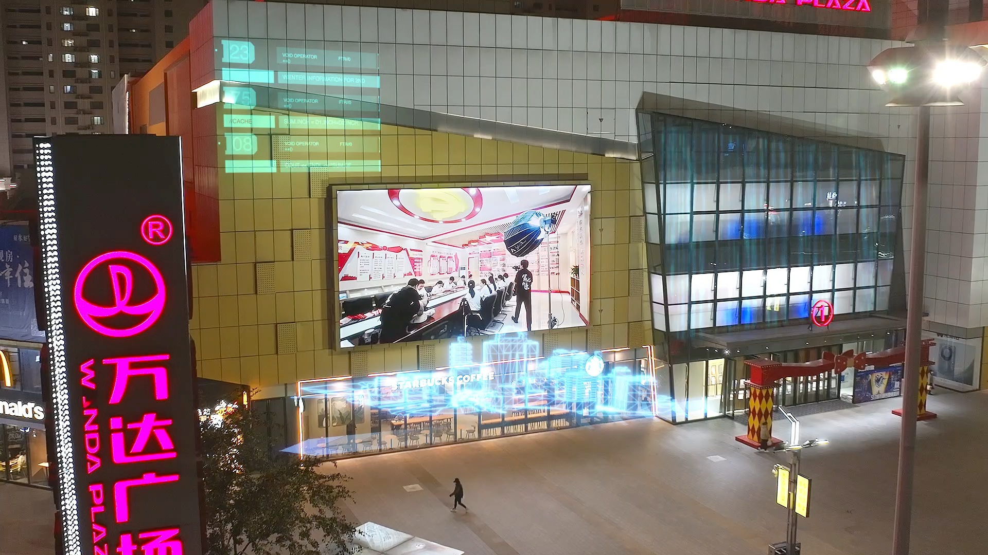我们广告 上万达了#大屏 #打卡最红地标 #商场随拍
