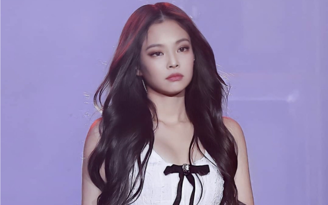 jennie名場面為妮總提包