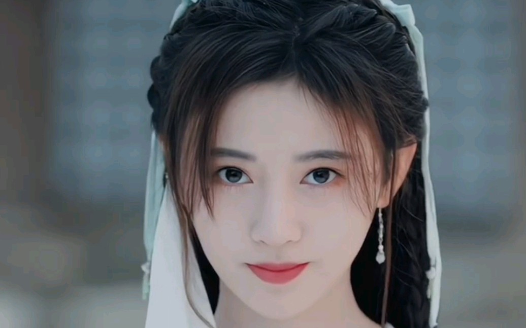 【鞠婧祎】芙蓉不及美人妆 水殿风来珠翠香