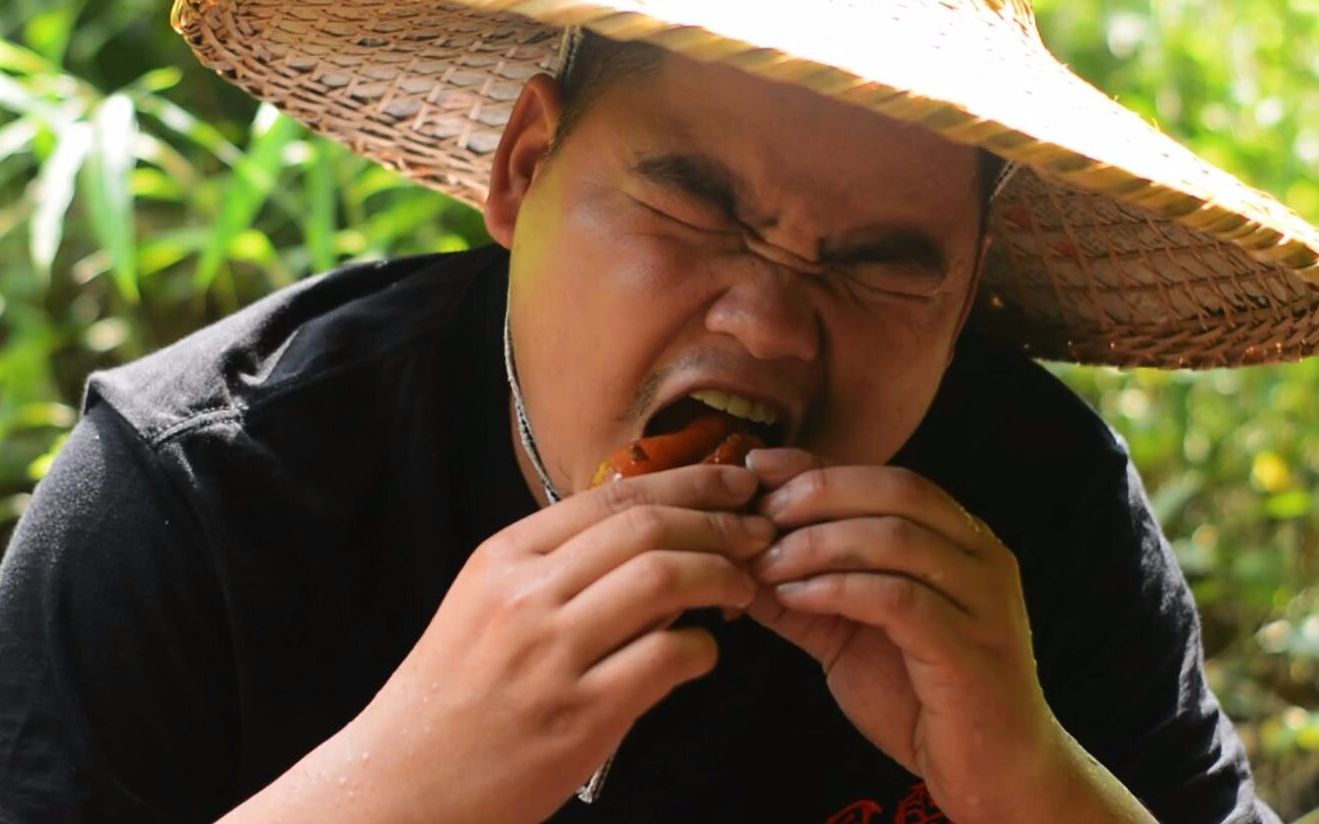 广西二胖飞奔贺州学武,阿土哥做的焖猪脚实在太好吃了,根本听不下来啊