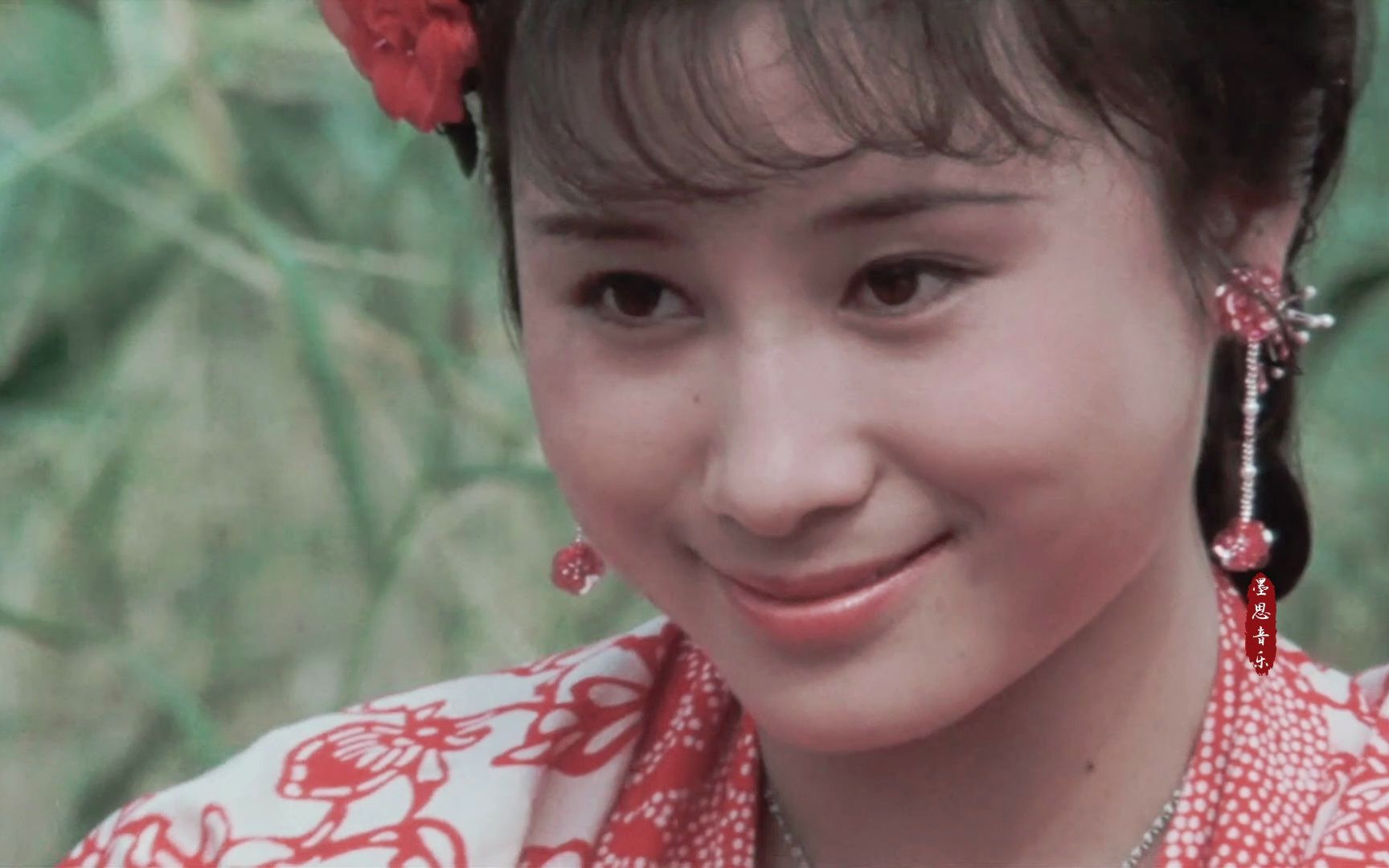 年轻的李连杰遇上年轻的丁岚,郑绪岚一首《牧羊曲》勾起满满回忆