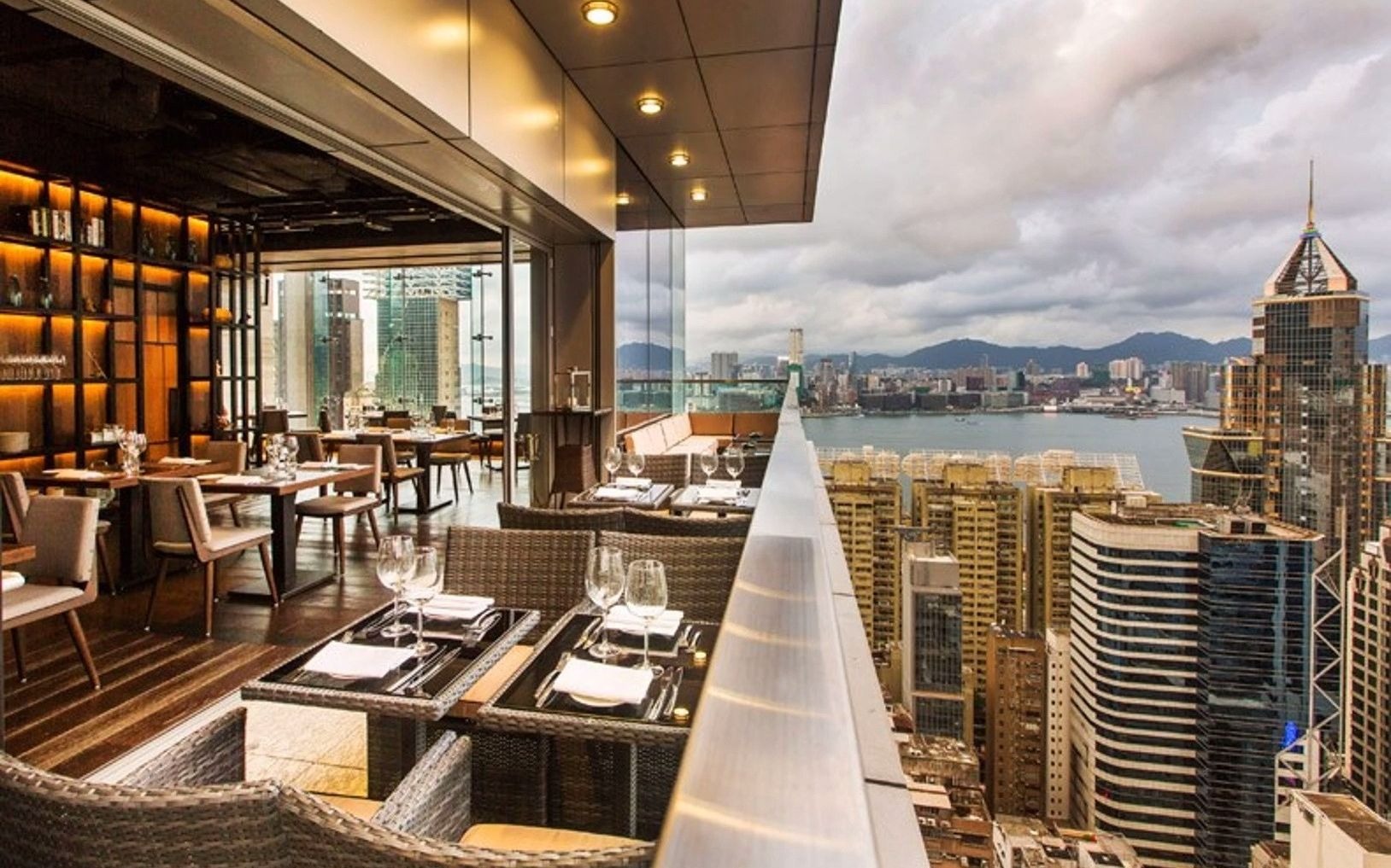 陈德坚设计作品分析评说 #西餐厅案例 陈德坚香港penthouse餐厅设计