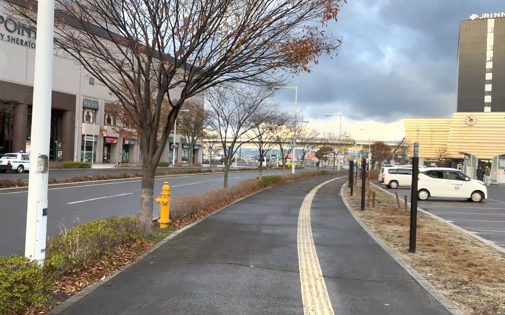 [图]【北海道 | 函馆市】【2021年11月18日】黎明时分从函馆市元町步行到函馆站，经过电车运行的海峡街，在早市停留