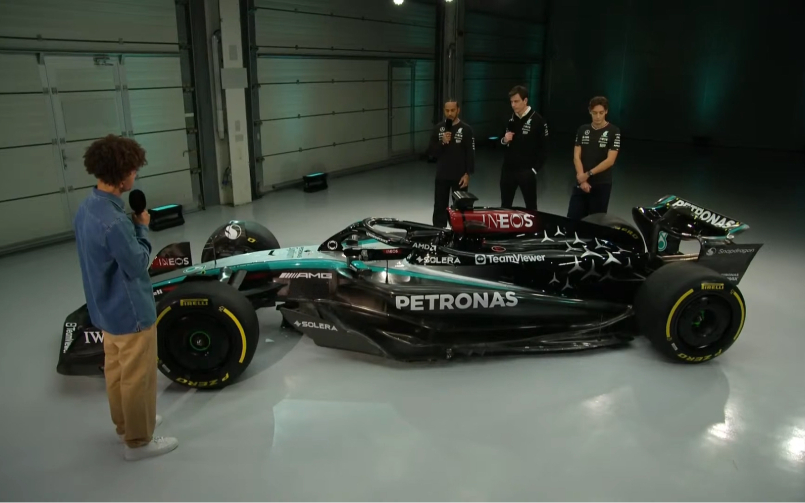 梅奔2024赛季新车w15发布会