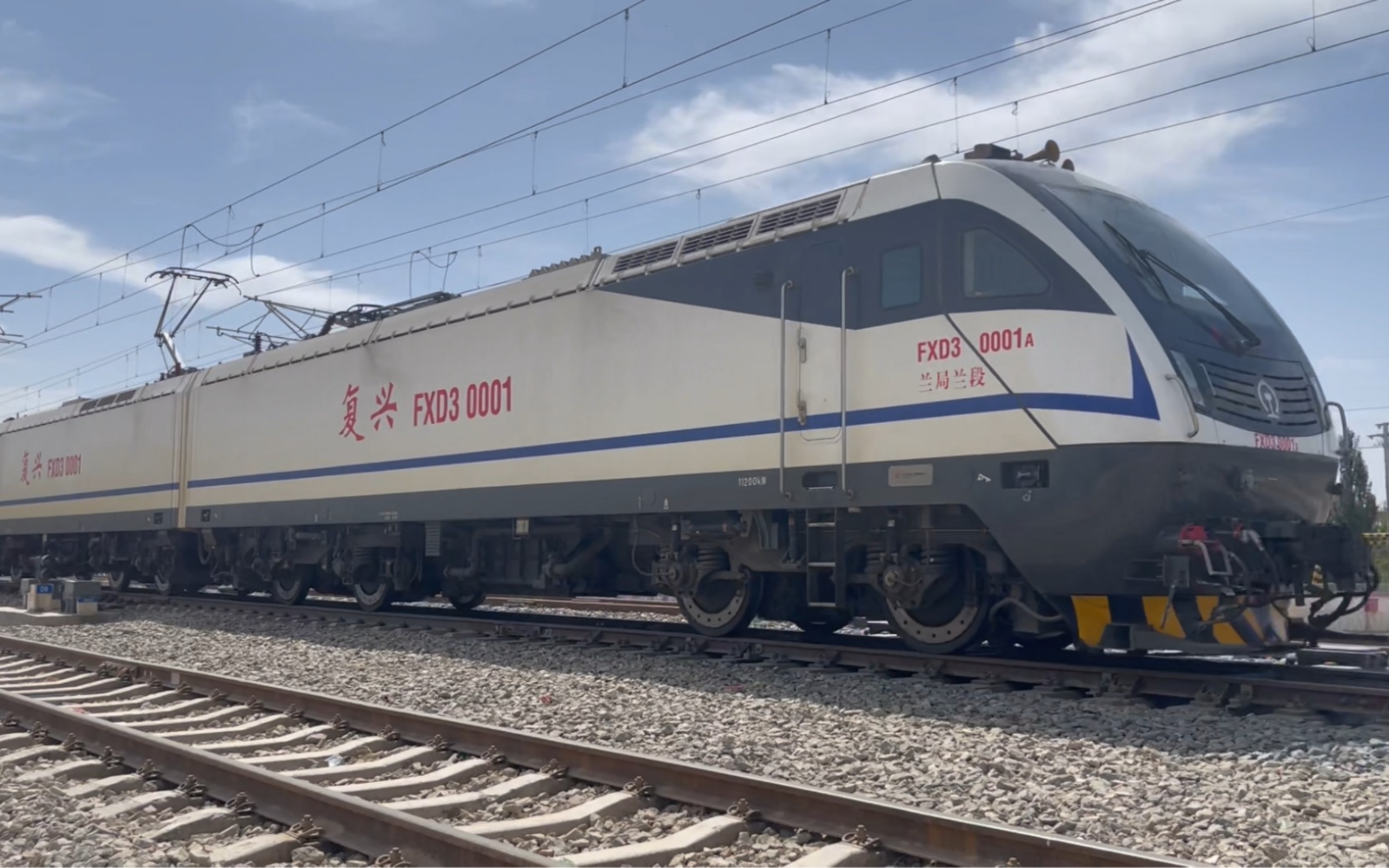 全路仅有的复兴电30001牵引客车k370终到敦煌,调车作业