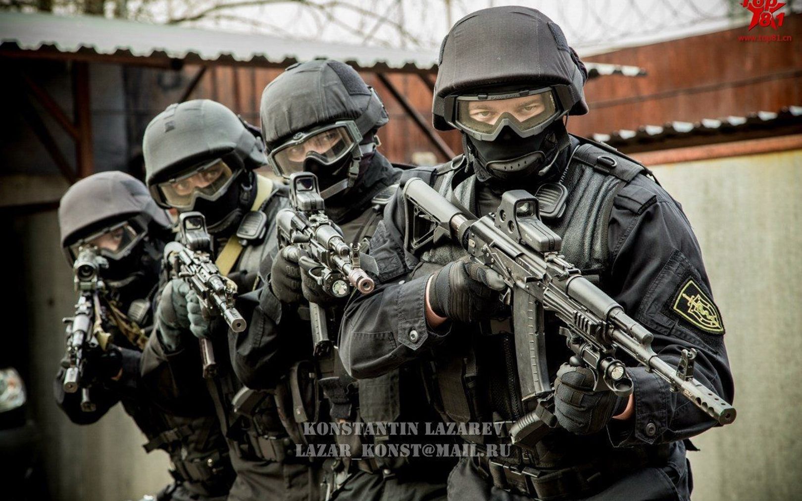 电影推荐好莱坞劲爆枪战大片这段警匪交火戏非常考究机枪扫射车群爽爆