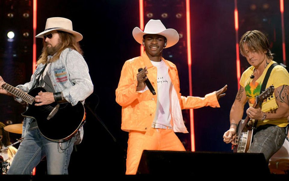 [图]【19冠妖单】Lil Nas X, Billy Ray Cyrus, Keith Urban-老城路Old Town Road-CMA Fest 2019