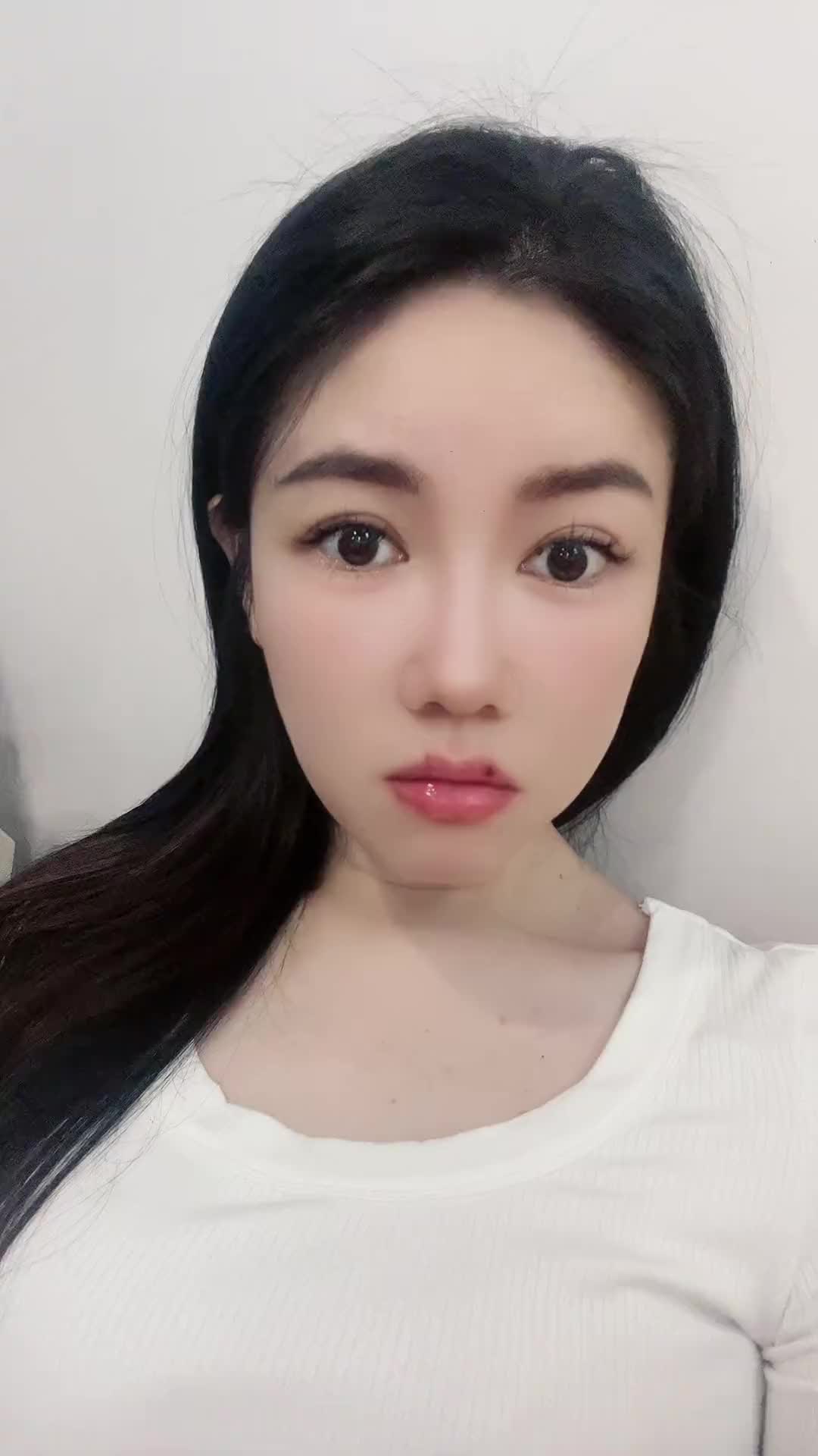 我这性感的小嘴唇