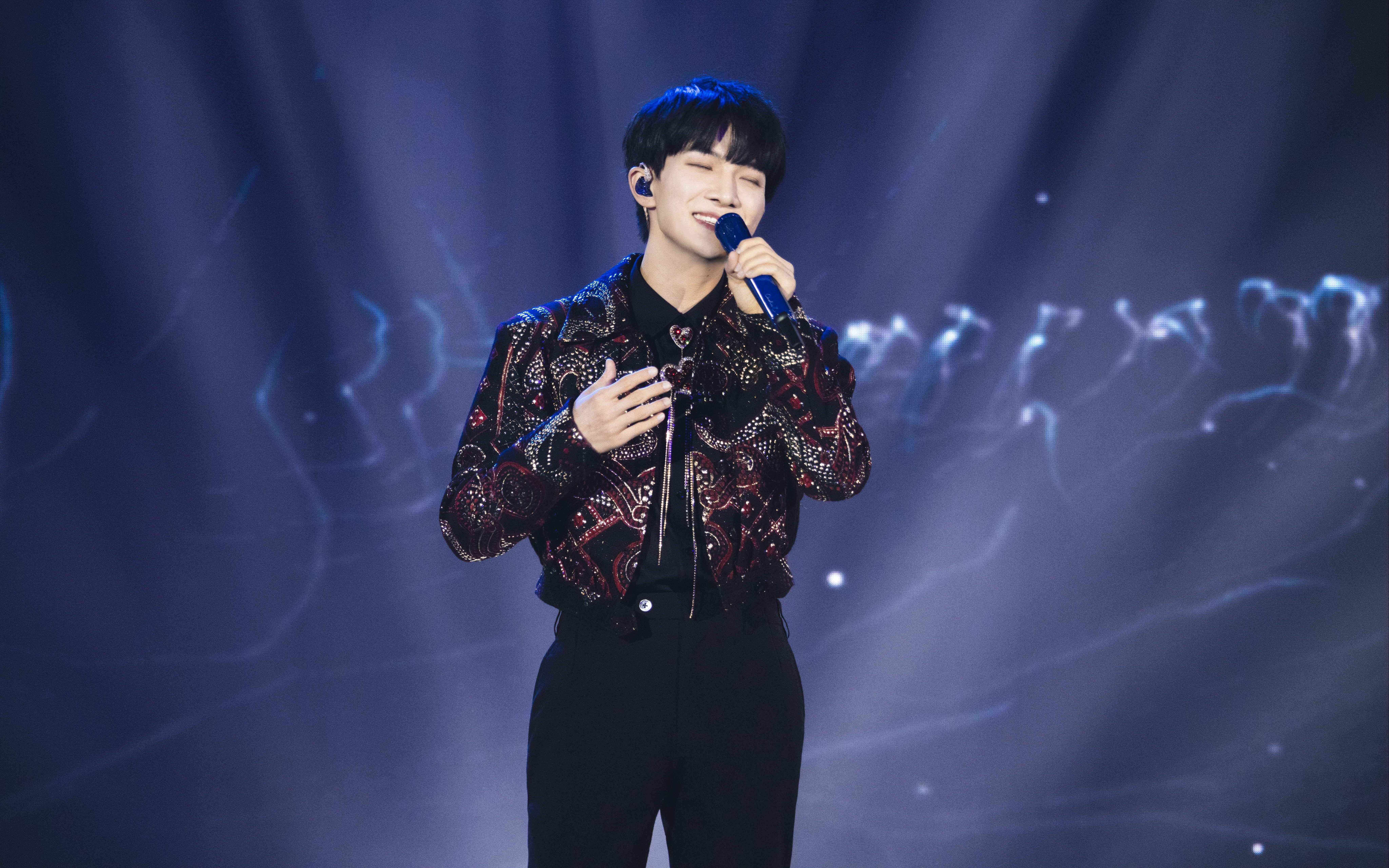 dy采访片段2:周深分享自己穿童装的感受