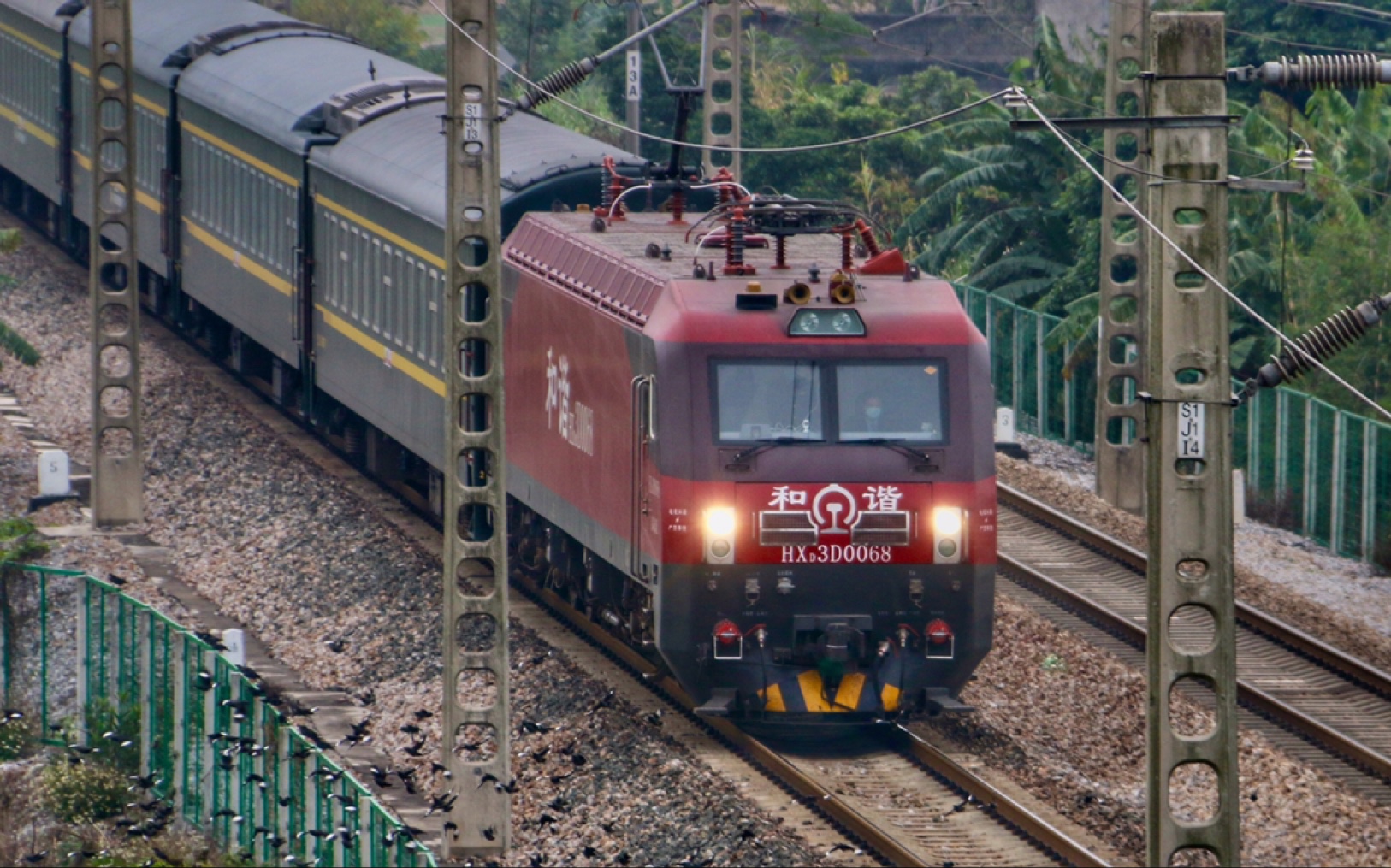 客车k21次(北京西-南宁)接近黎塘二场