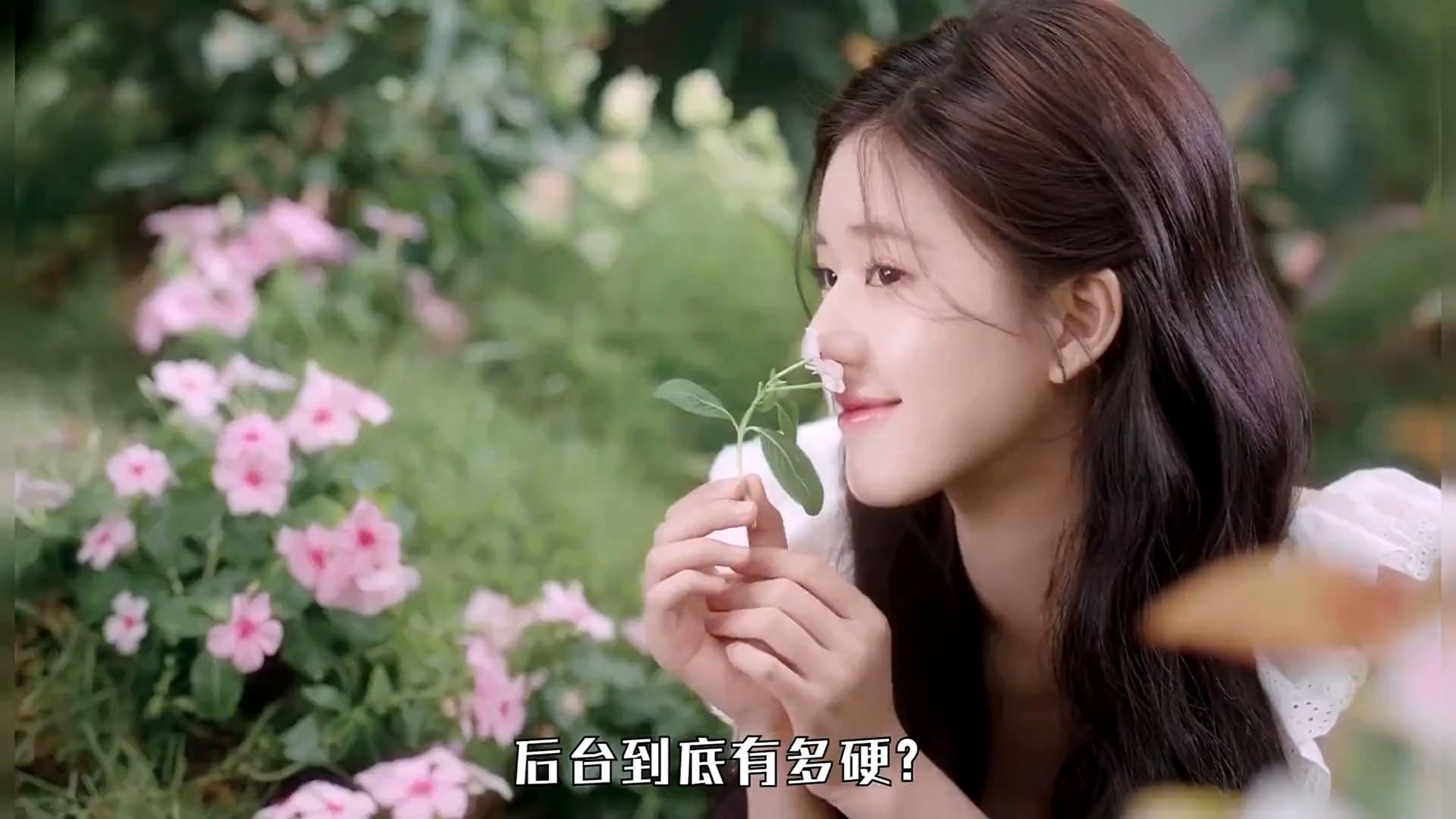 汪涵是干爹,何炅为她主持生日,赵露思的后台有多硬?