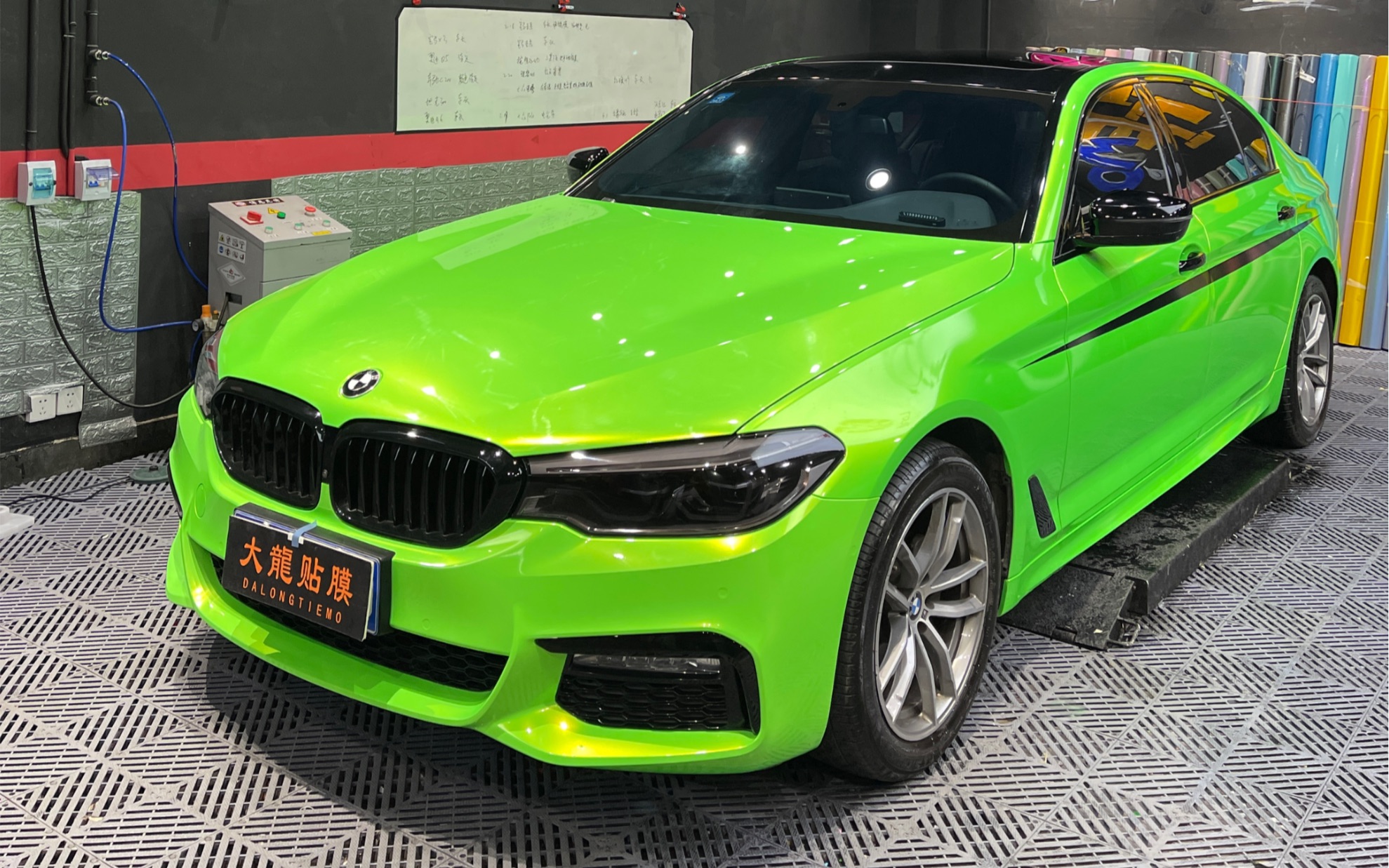 宝马5系幻彩金绿