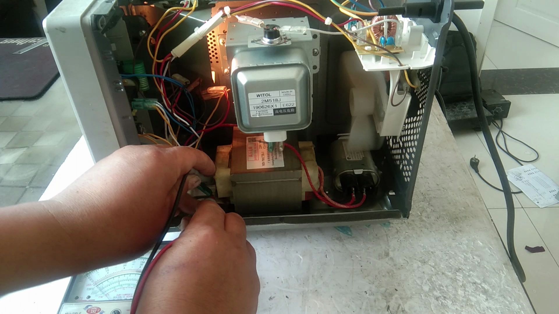 微波炉不加热 看吴大哥是怎么维修的