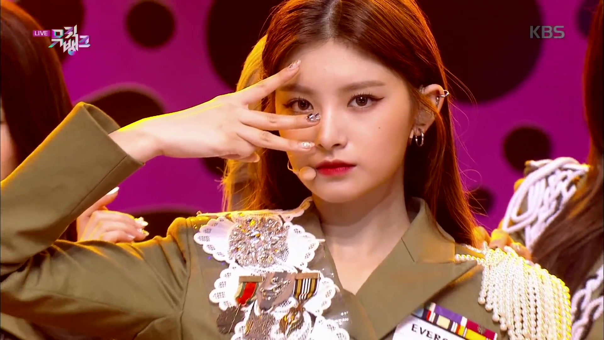 【舞台混剪】everglow《adios》一键换装舞台混剪_哔哩哔哩 (゜-゜)つ