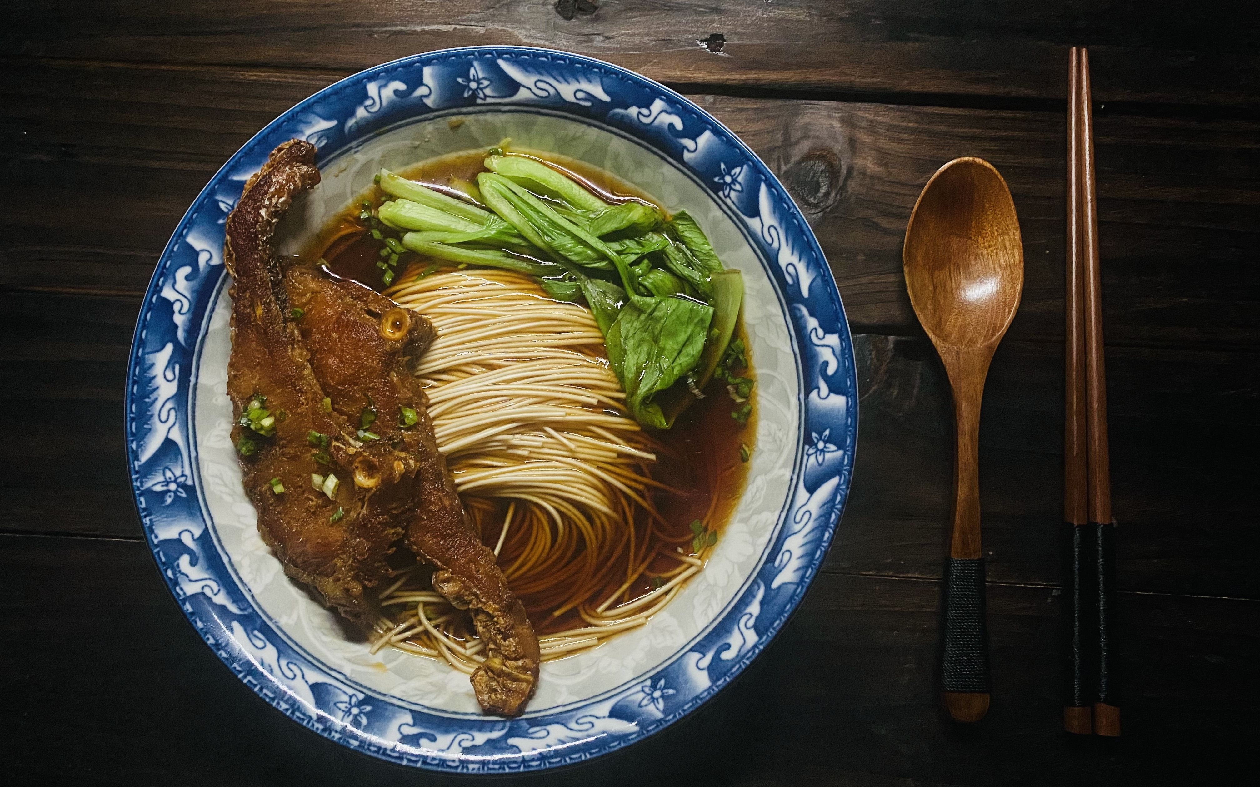 苏式爆鱼面,犹如吴侬软语一样,鲜甜焦香,酥烂入骨_哔哩哔哩_bilibili