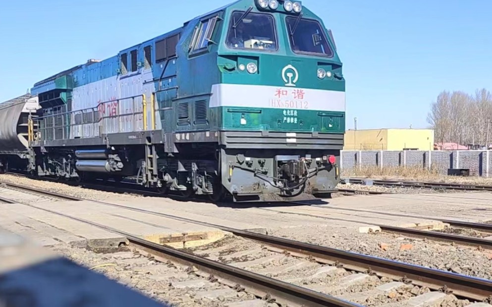 【滨北线】哈局佳段hxn50112牵引货列通过滨北线116km 335m道口
