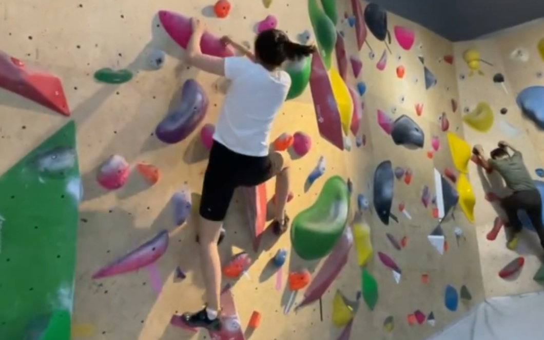 记录攀岩私教课,两位学员姐姐的攀石训练