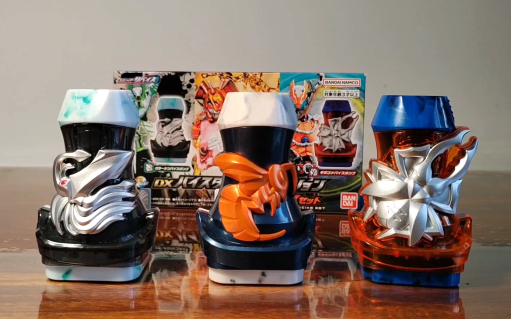 亡命众…】全翻译 假面骑士利维斯 pb限定 亡命众精选感谢套装