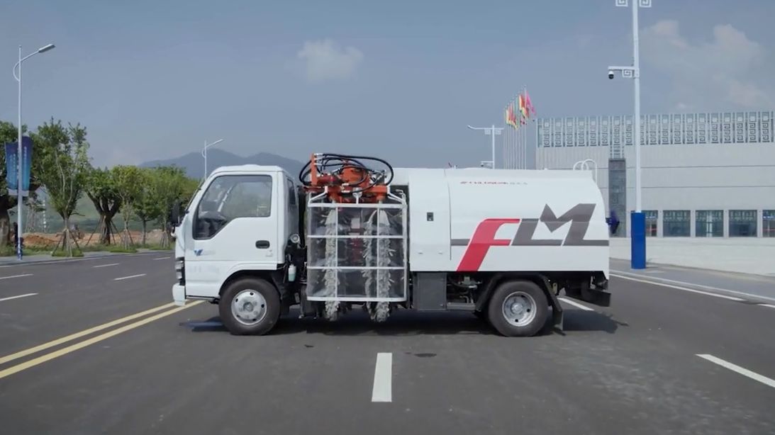 【福龙马】flm5080gqxl6h护栏清洗车 作业视频