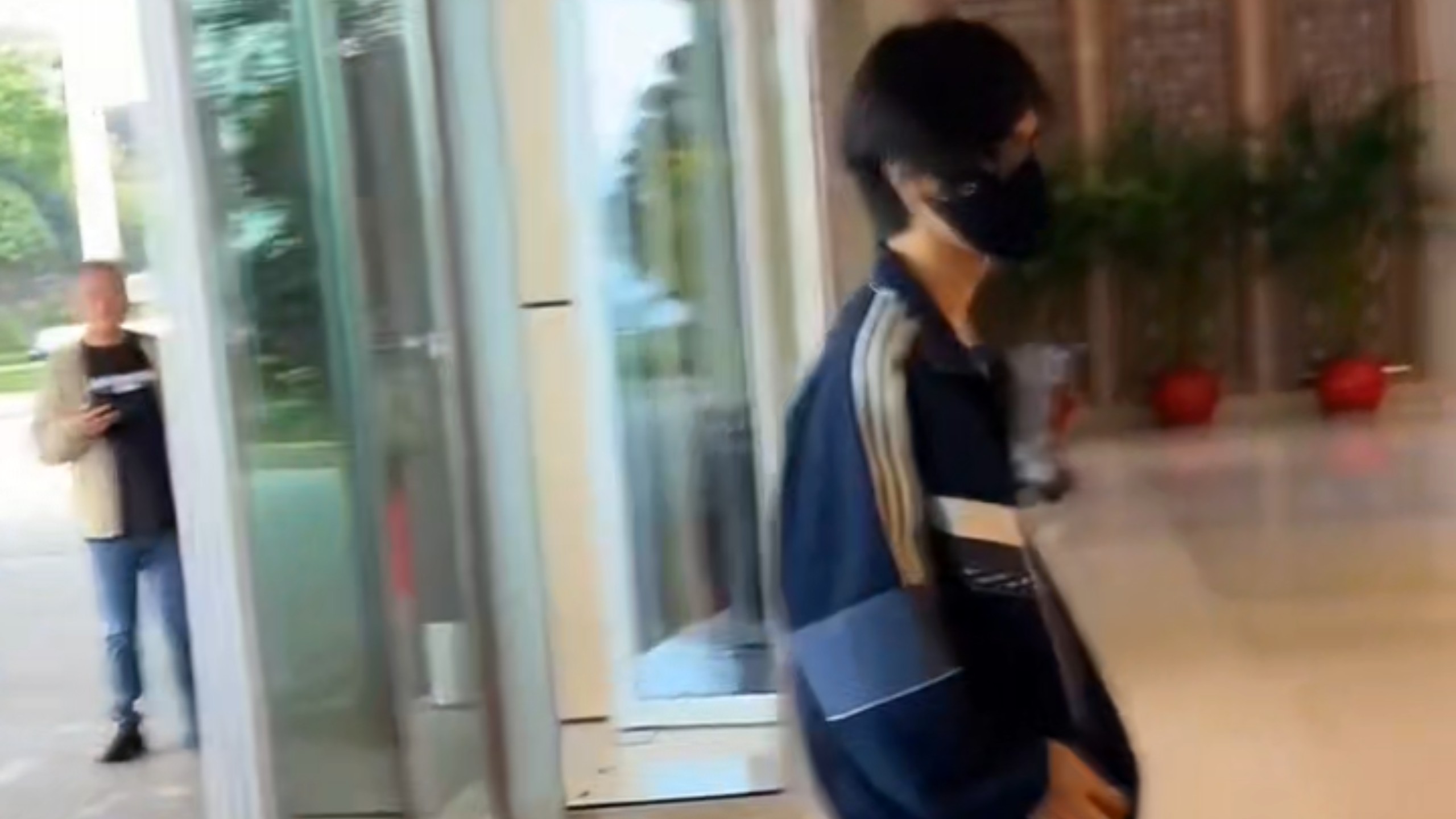 10.16张真源出发录制奔跑吧！奔跑吧官宣大湾区特别季!
