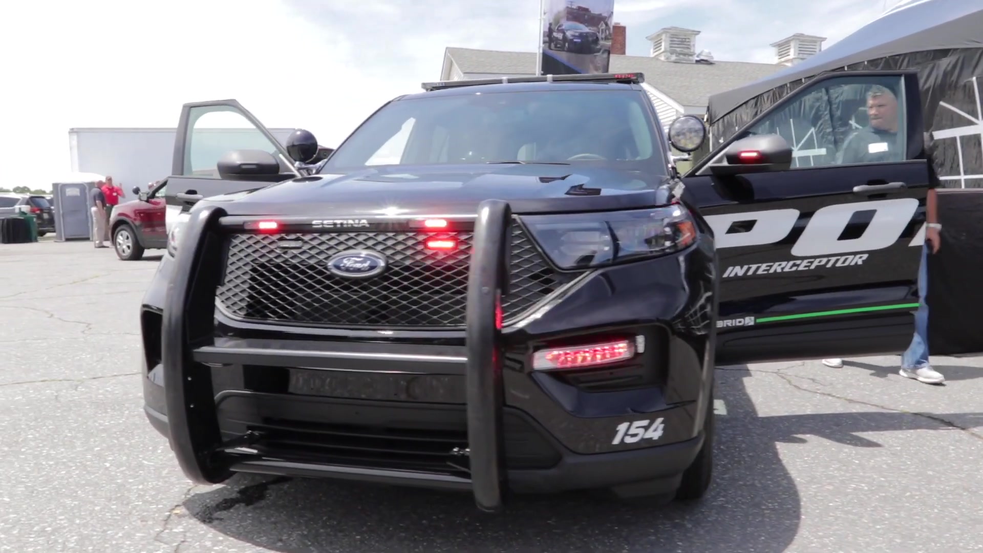 美国警车福特拦截者2020款试驾体验_哔哩哔哩_bilibili