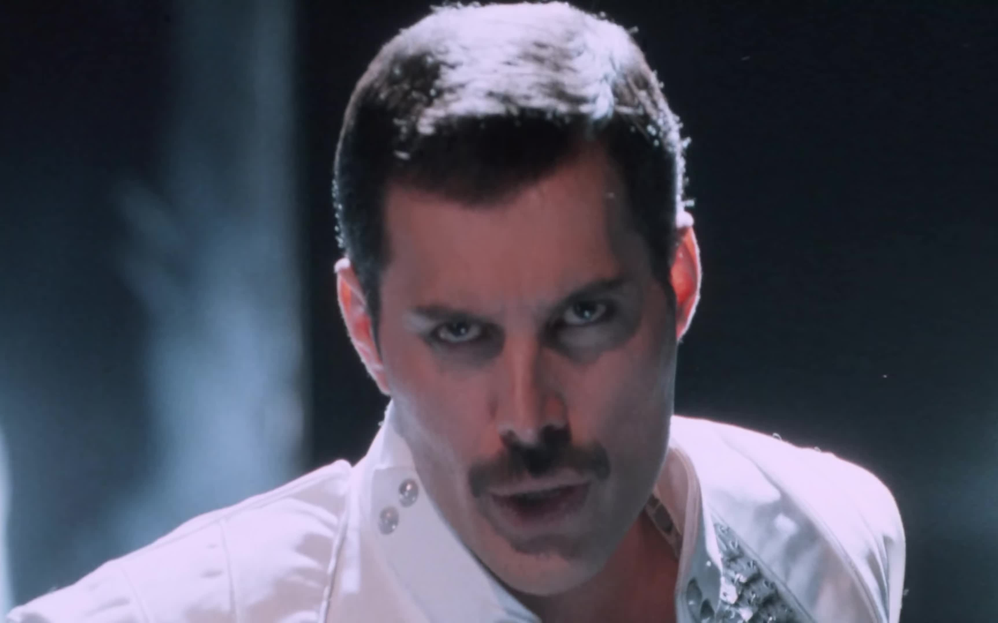 [图]Freddie Mercury - I Was Born To Love You (Official Video Remastered)