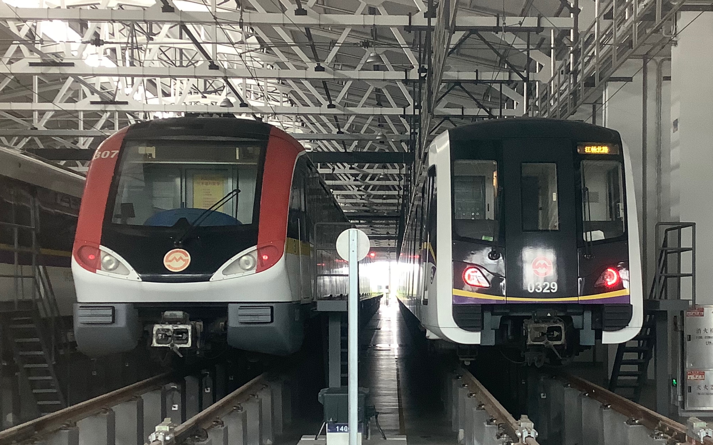 江杨北路车辆段看上海地铁3号线列车