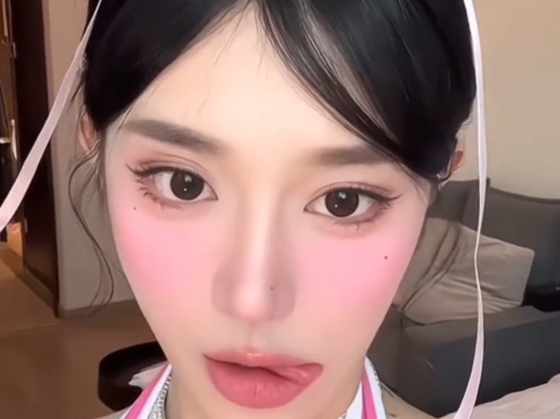 阿黑颜盯x挑战 浓妆油脸