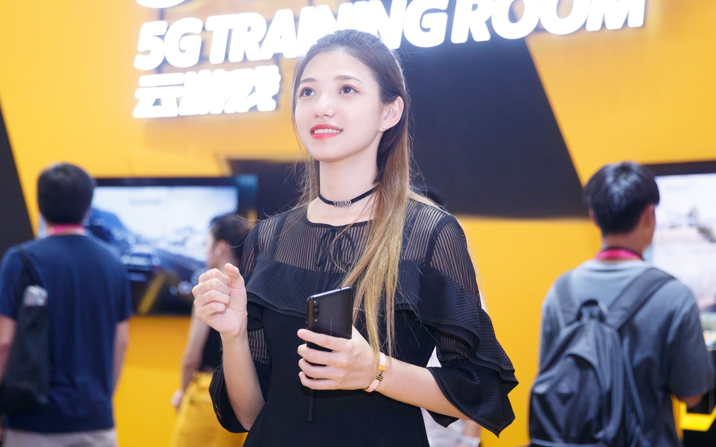 线下真实这样的iqoo产品经理长腿宋紫薇你可还喜欢