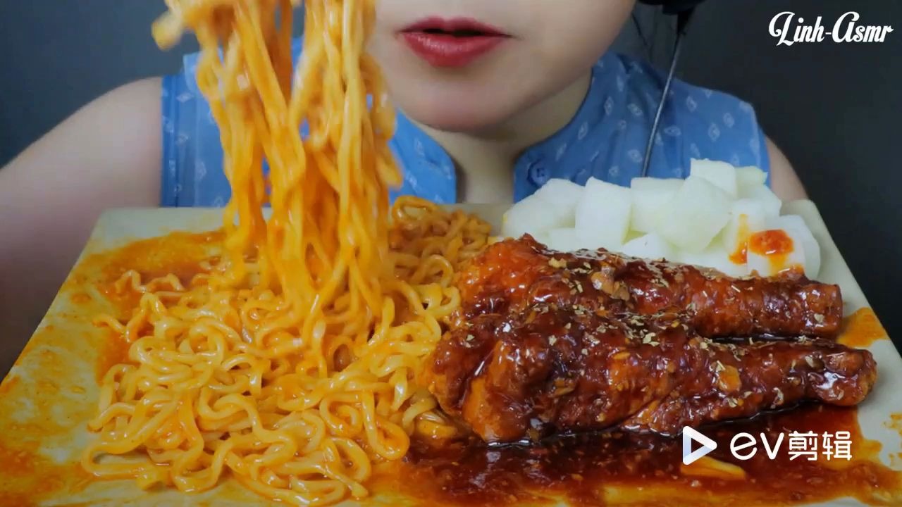 linh大吃特吃火鸡面香辣炸鸡
