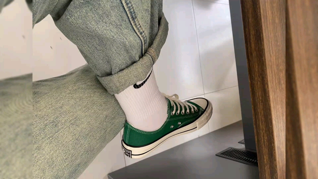 绿色帆布鞋棉袜舒适穿搭