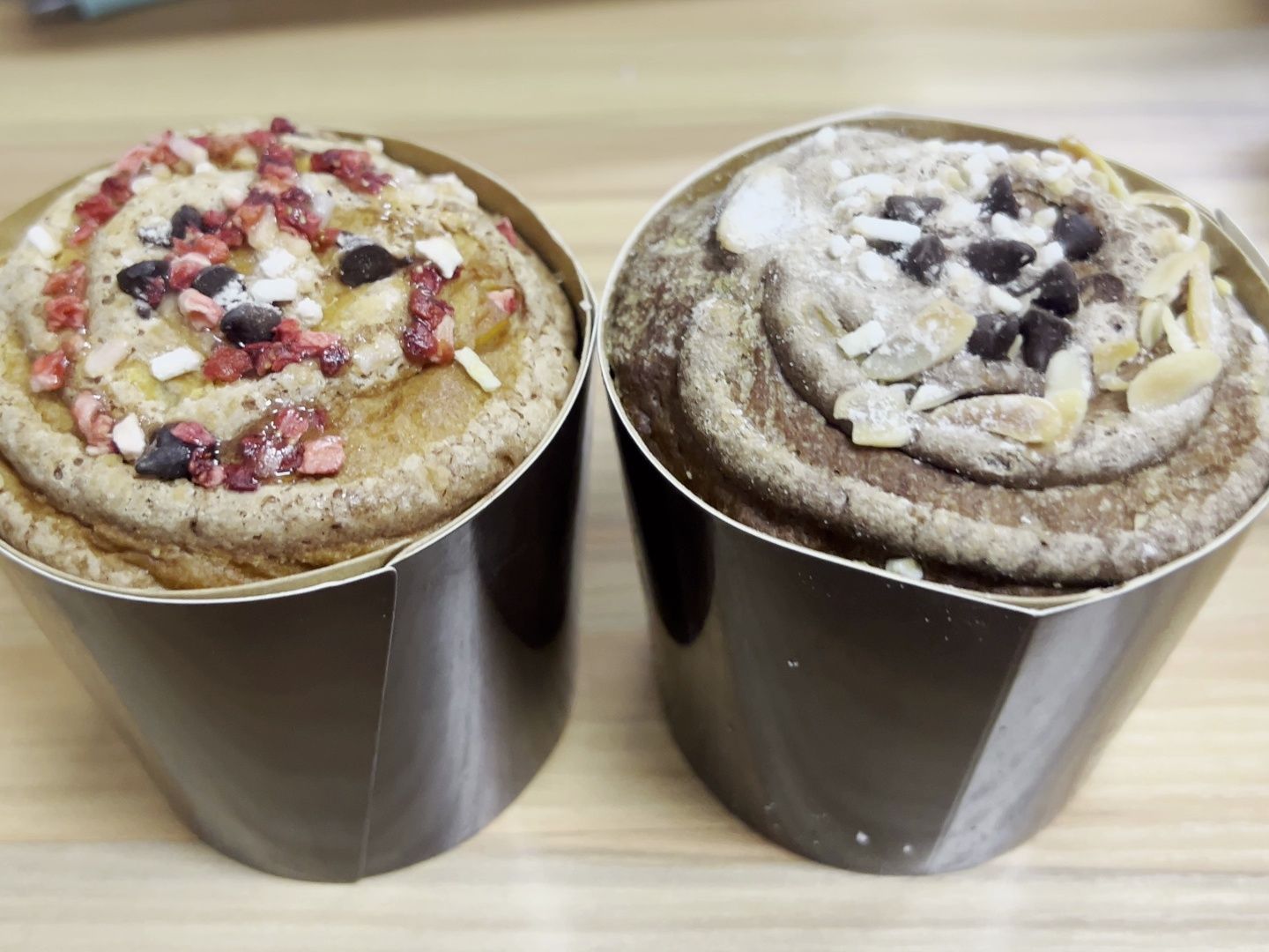 肯德基kfc新品圣诞潘妮托妮意式面包草莓和坚果巧克力两种口味同时