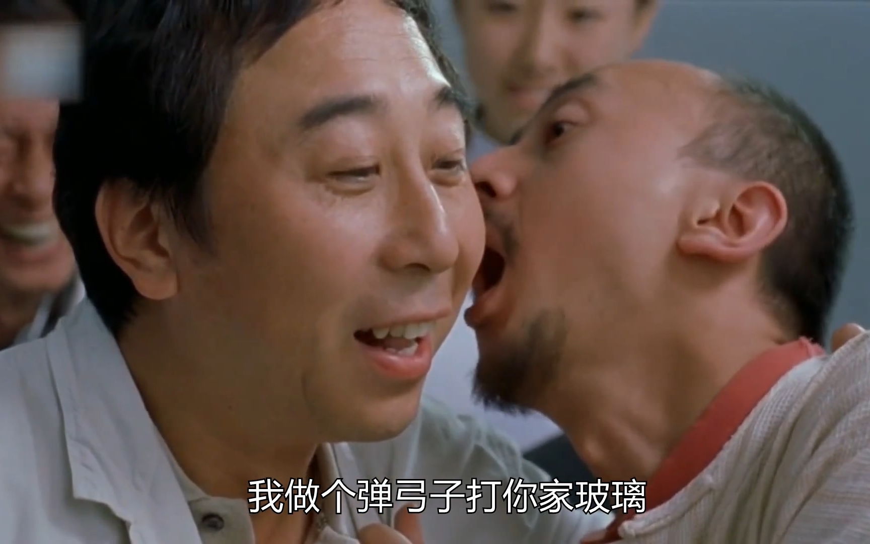 笑出鼻涕泡抽出她裤衩里的猴皮筋做个弹弓子打你家玻璃