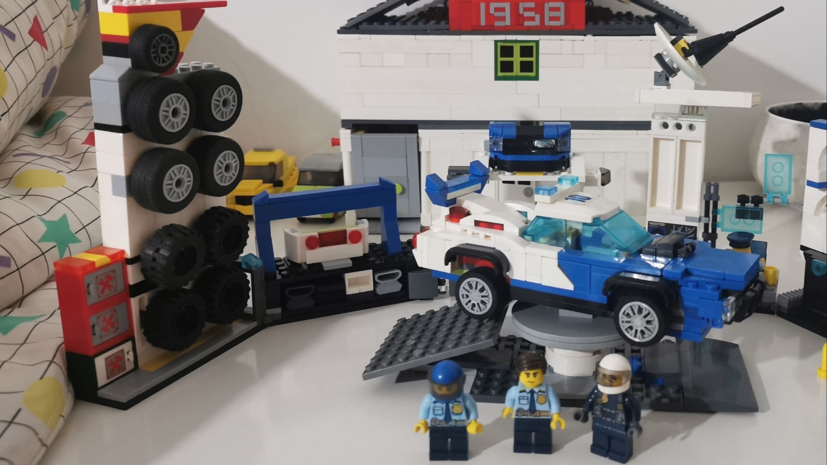 乐高小moc城市系列60457自定义警车车库,打造属于你的警车