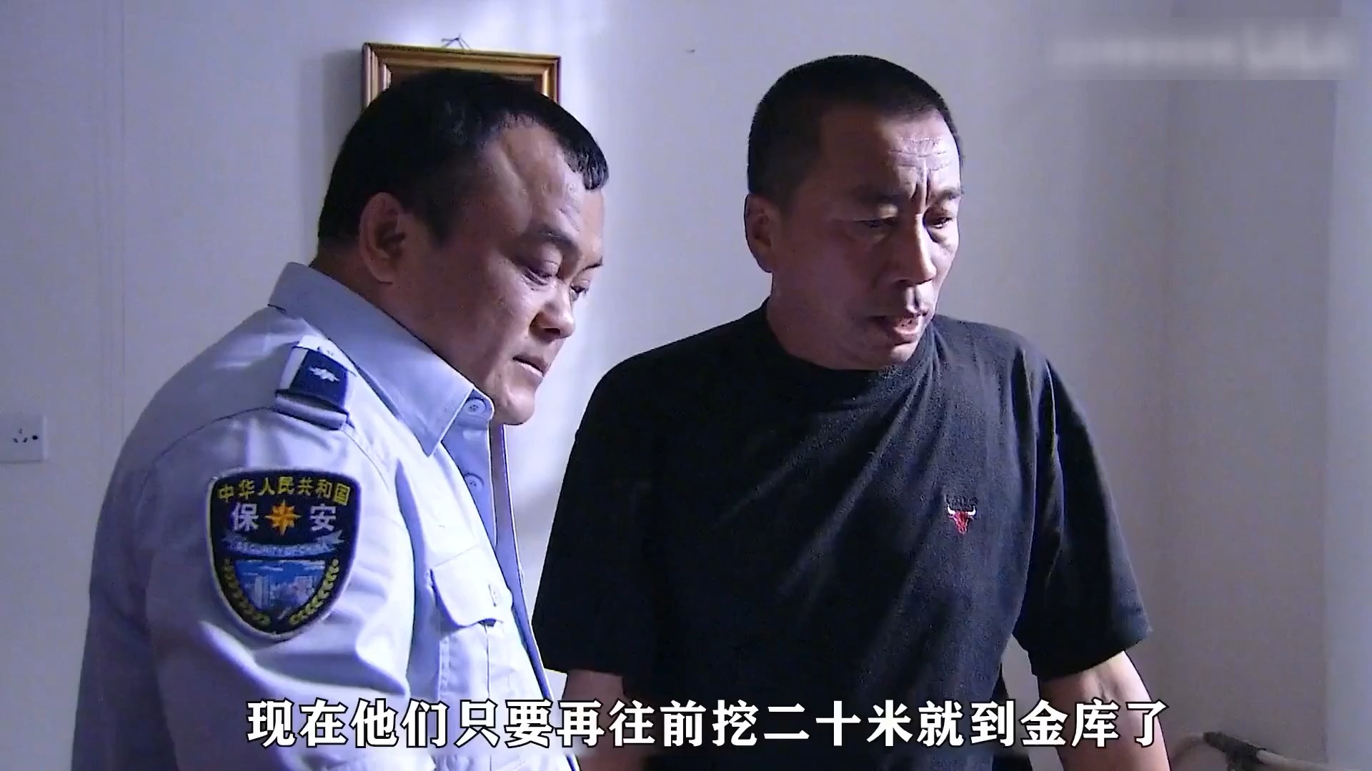 一口气看完《绝密押运》武警押运上亿钞票被劫,部队都敢抢,这是喝了
