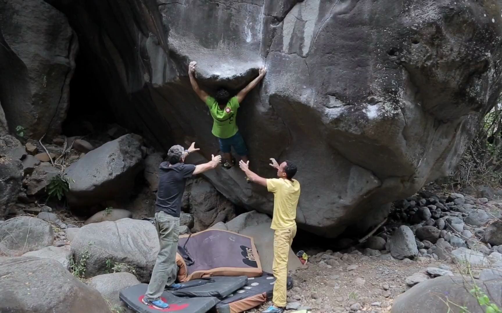 [图][攀岩|抱石] Bouldering on La Réunion - Immortel Island #3 - Le Défi