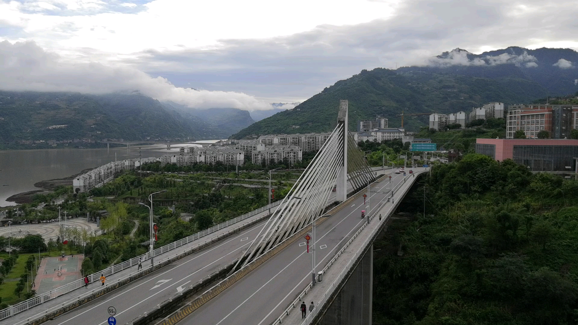 绥江——一座新城和老城的结合体.老城已经淹没于水下