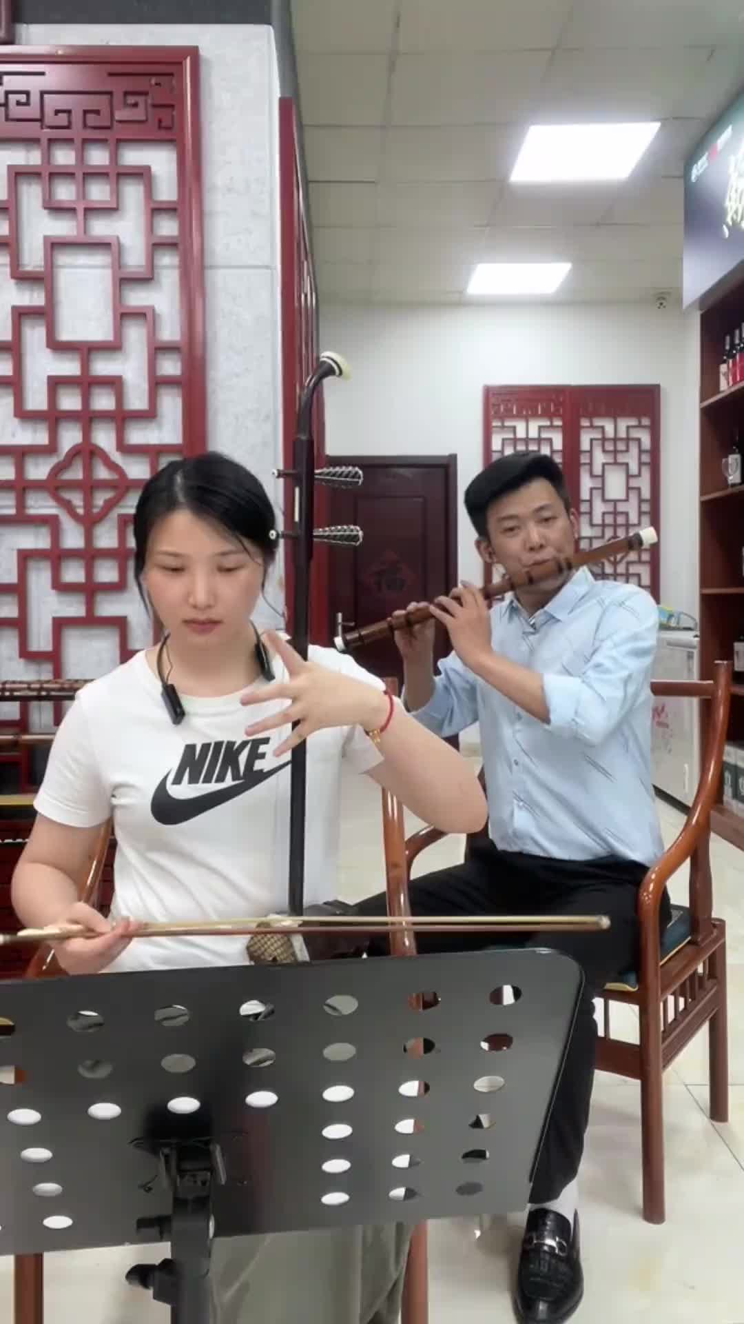 弘扬国乐二胡教学竹笛教学今天和新搭档合奏一曲扬州小调八段锦给