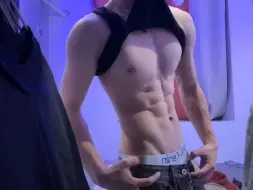 做个积极向上的腹肌男孩