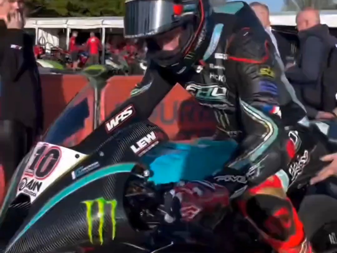 2024曼岛tt赛 #曼岛tt #摩托车比赛 #专业比赛请勿模仿