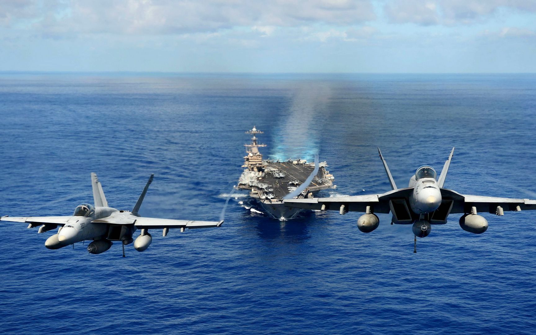 如果航空母舰被敌方击沉,那航母上已经起飞的飞机下场会怎样?