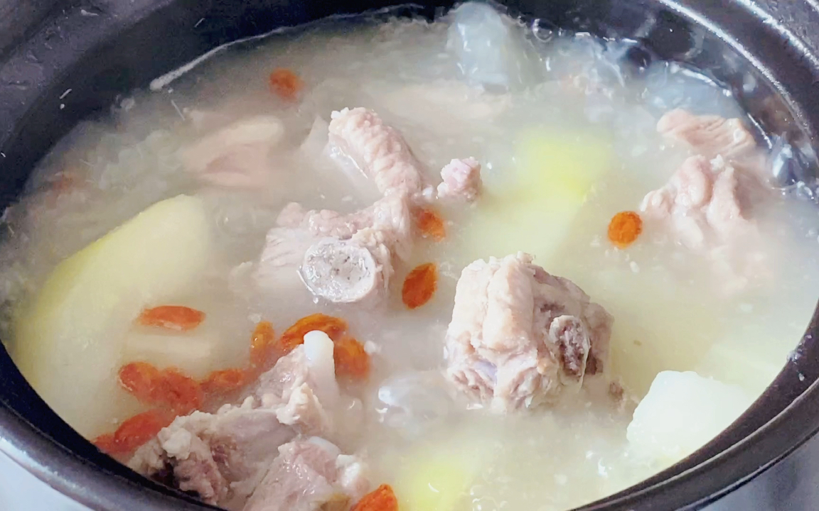 木瓜排骨汤的功效(木瓜排骨汤:滋补养生,美容养颜)