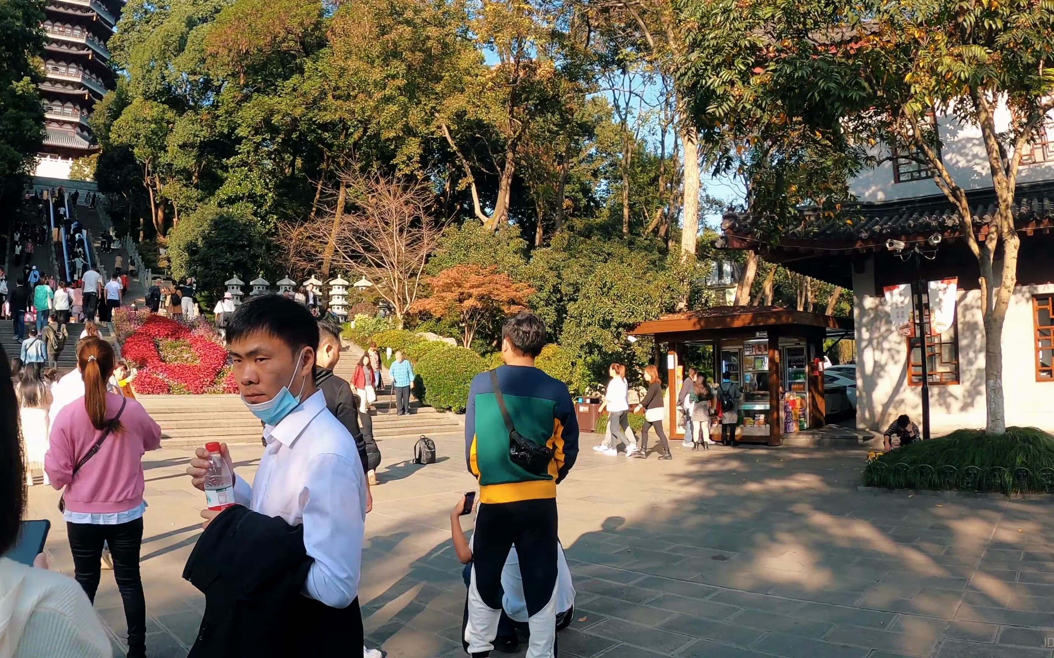 [图]4K漫步街拍 杭州西湖 登雷峰塔 看西湖全景 雷峯塔 西湖十景之一