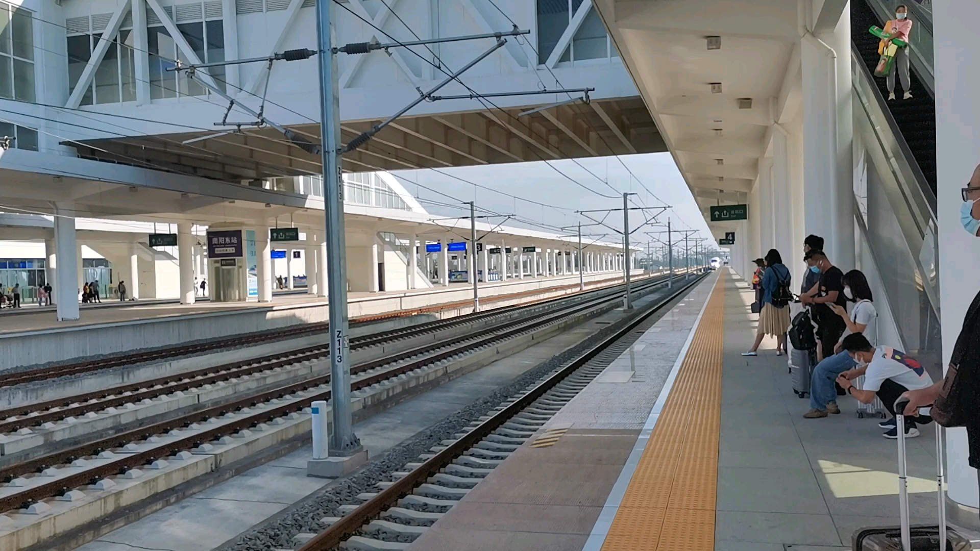 南阳站站台图片