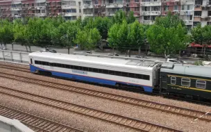 Video herunterladen: 【中国铁路】【WX25T】兰局兰段HXD3D0180牵引T115次列车通过中山北路桥机位 列尾挂WX25T 999305