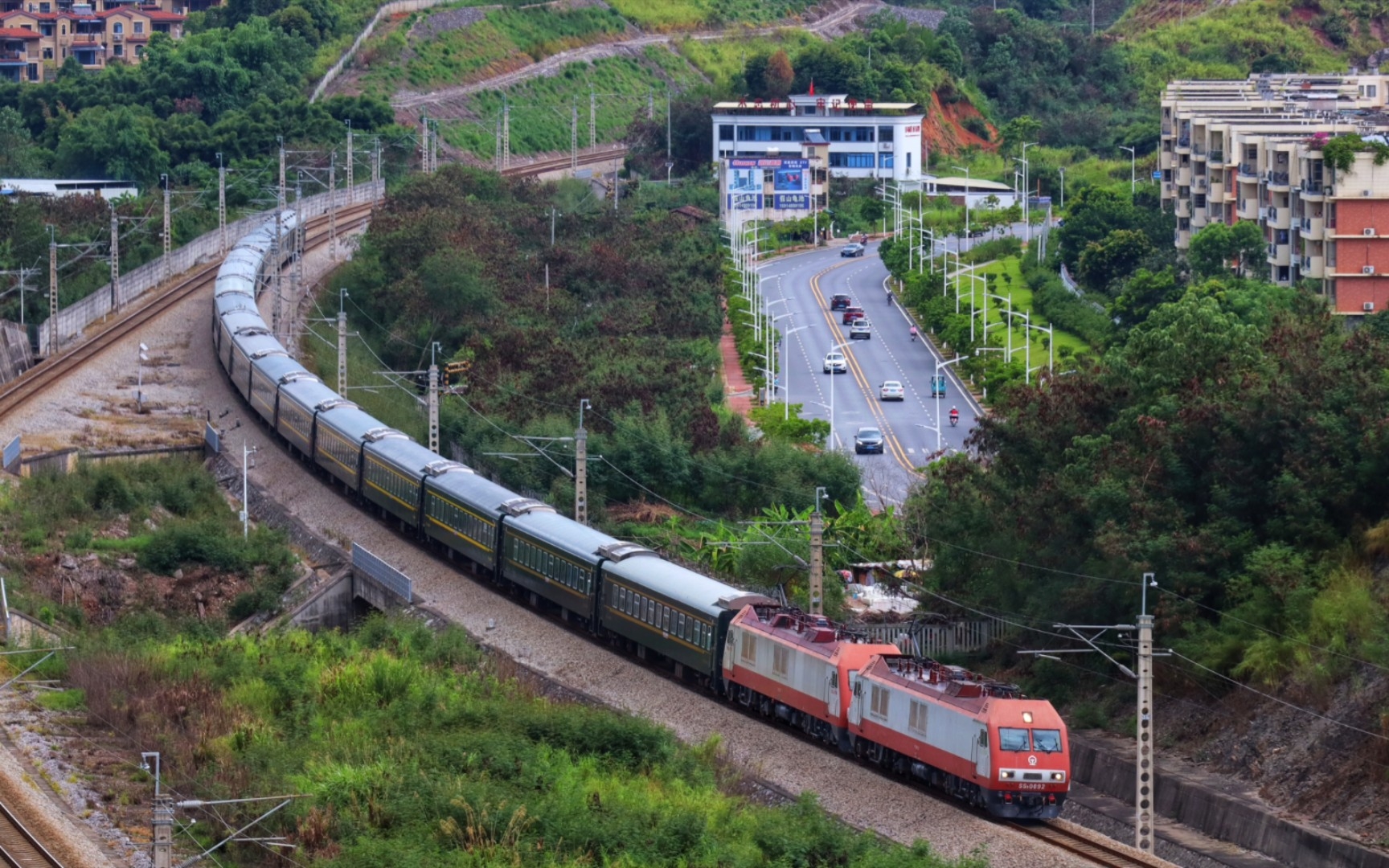 双机ss9g00920198牵引k827接近韶关东站